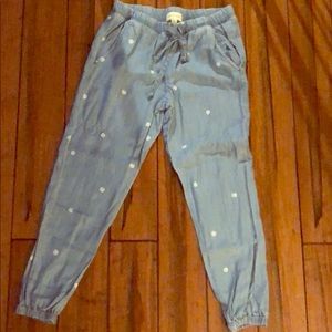 Cloth & Stone size XS polka dot chambray joggers.